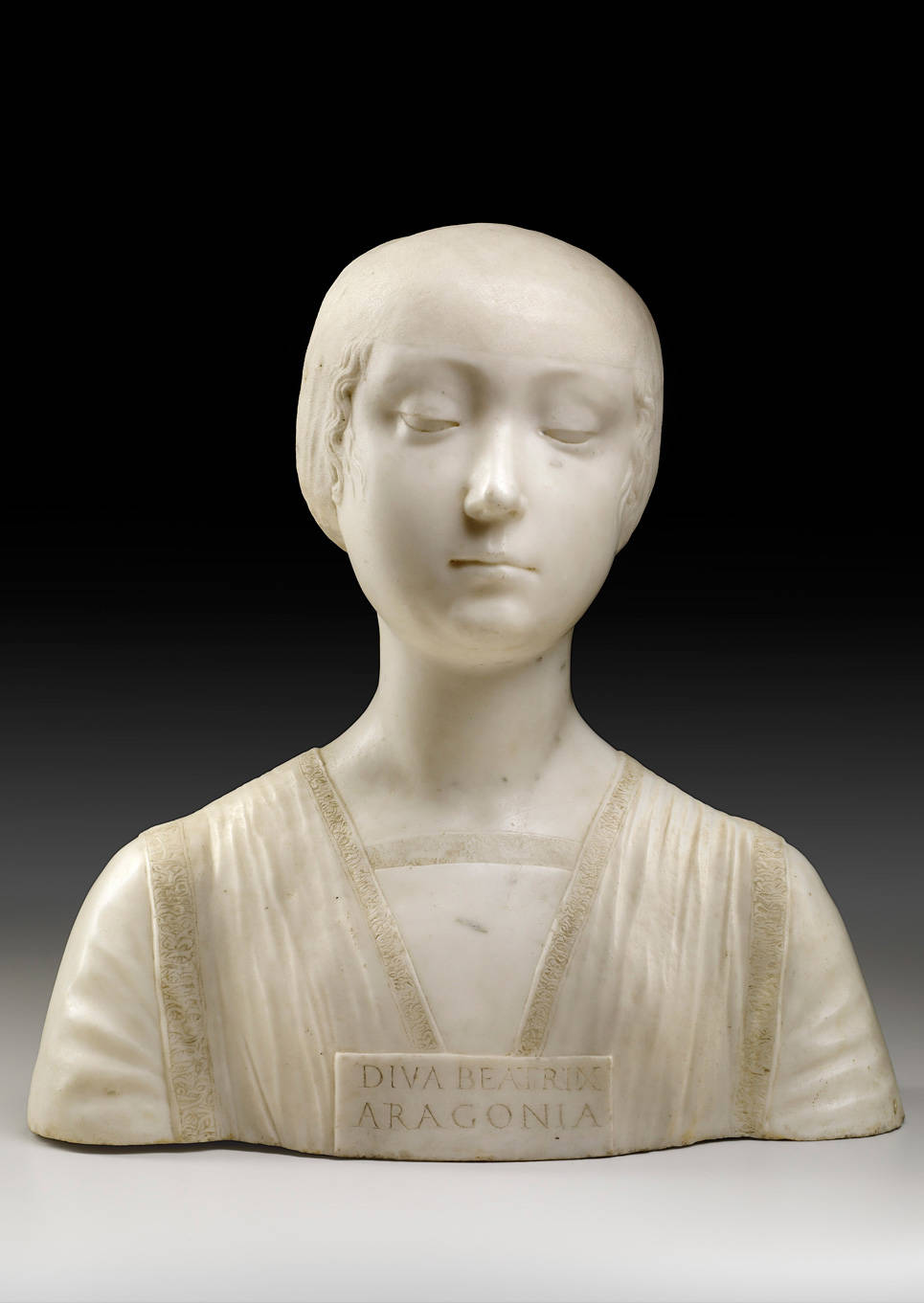 Een marmeren portretbuste van Beatrice van Aragon, gemaakt door Francesco Laurana (c.1430-c.1502)