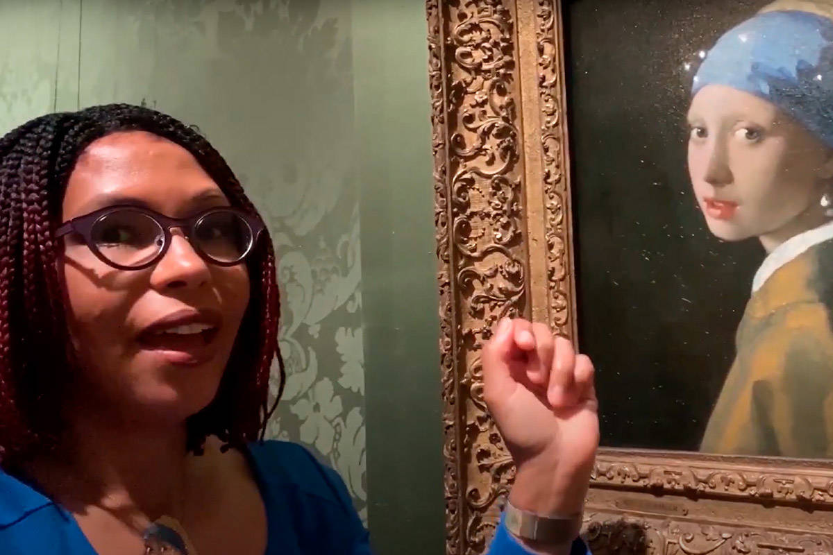 Abbie Vandivere geeft uitleg bij 'Meisje met de parel' van Johannes Vermeer