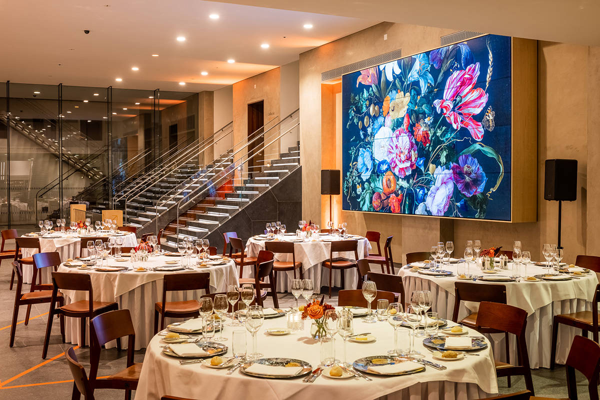 Eten in de foyer van het museum