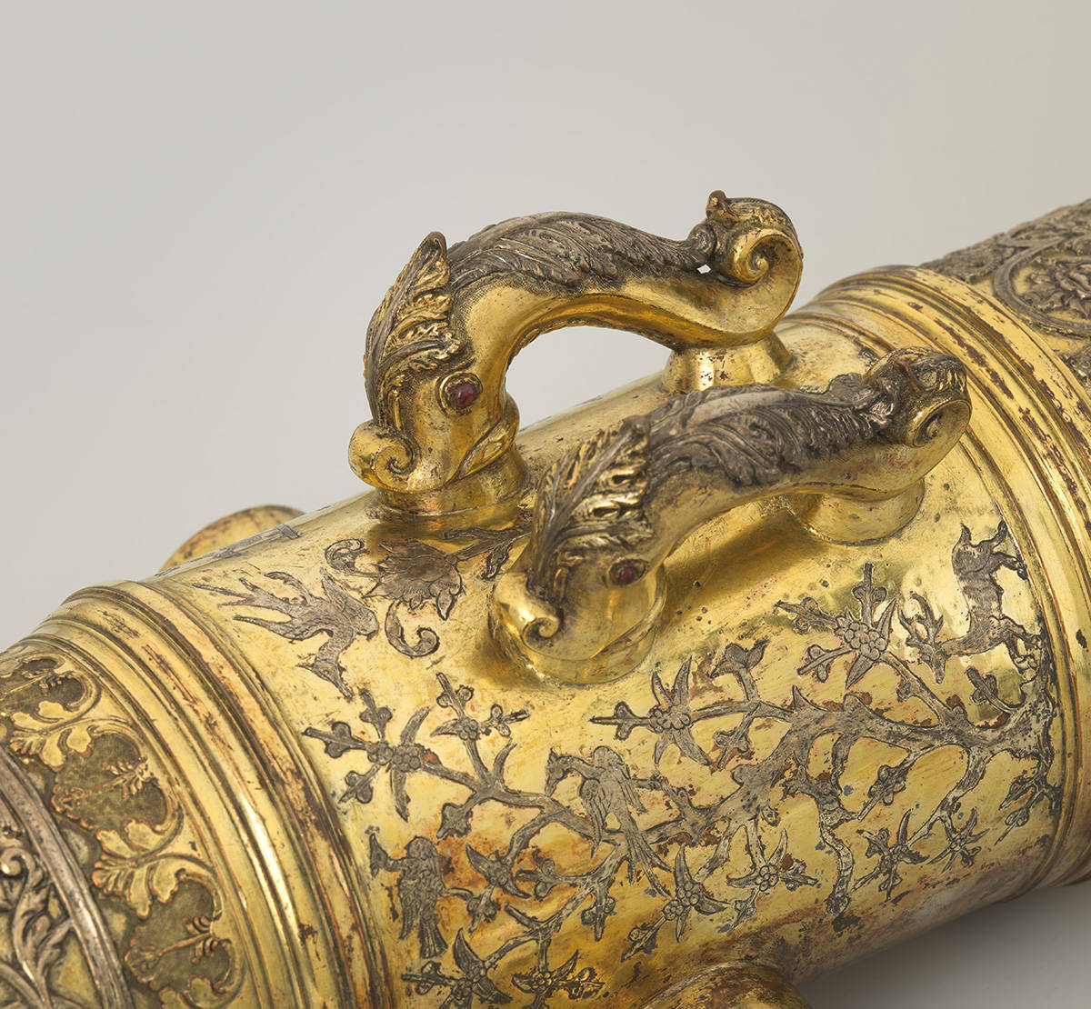 Detail van een gouden kanon.