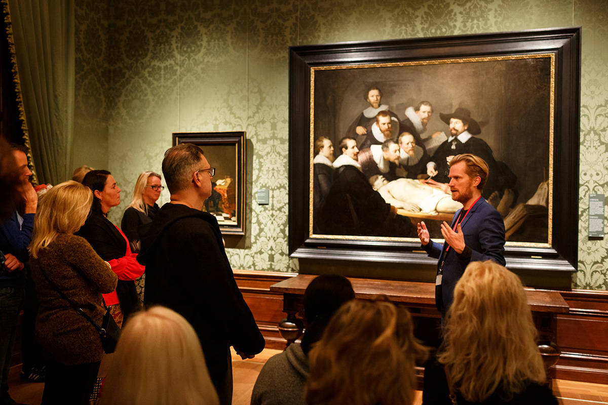 Rembrandt De Anatomische Les Met Groep Mauritshuis Den Haag 2 1200