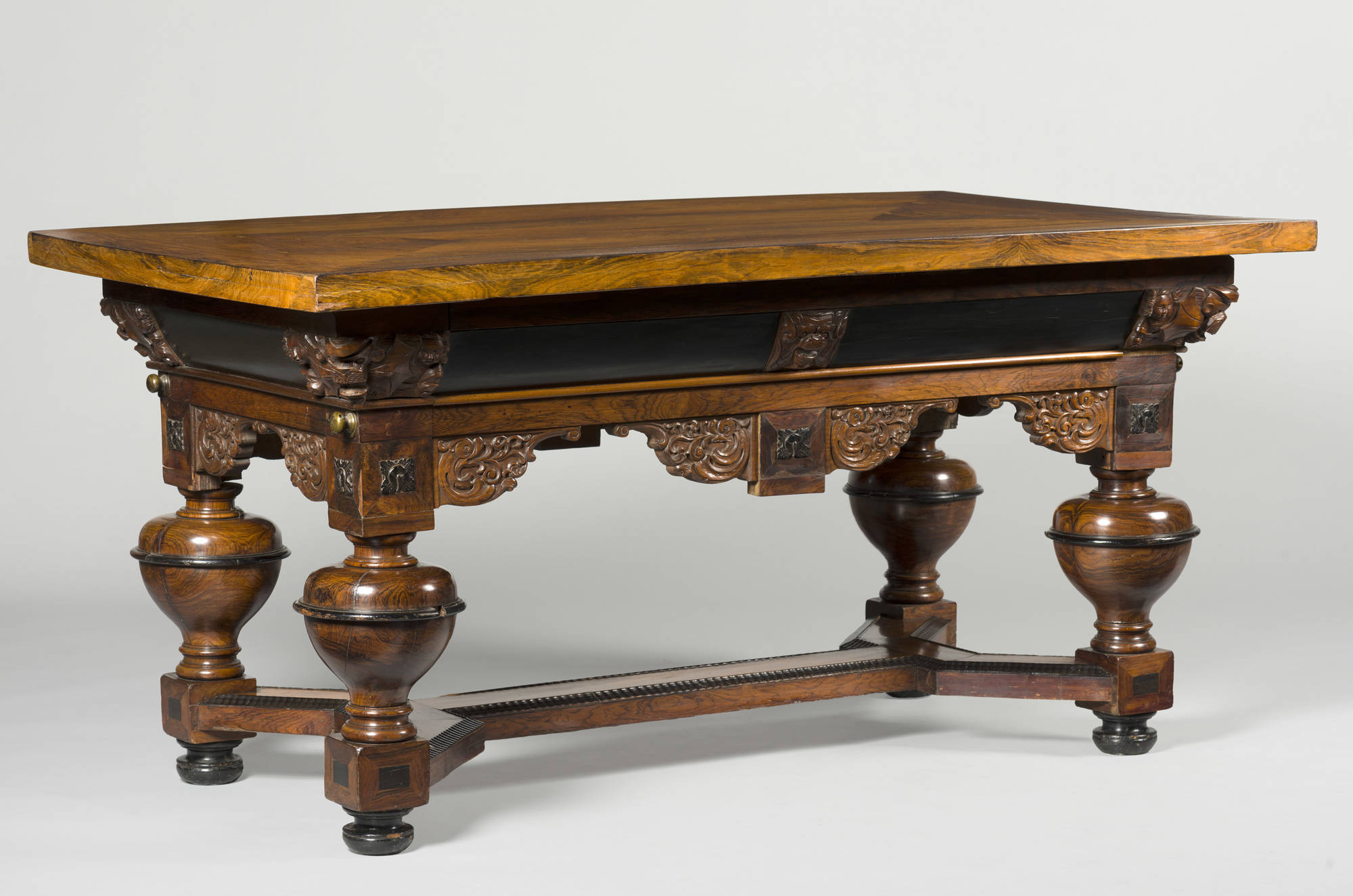 Anoniem Balpoottafel ('Trektafel') Draw-Leaf Table with Bulbous Legs
