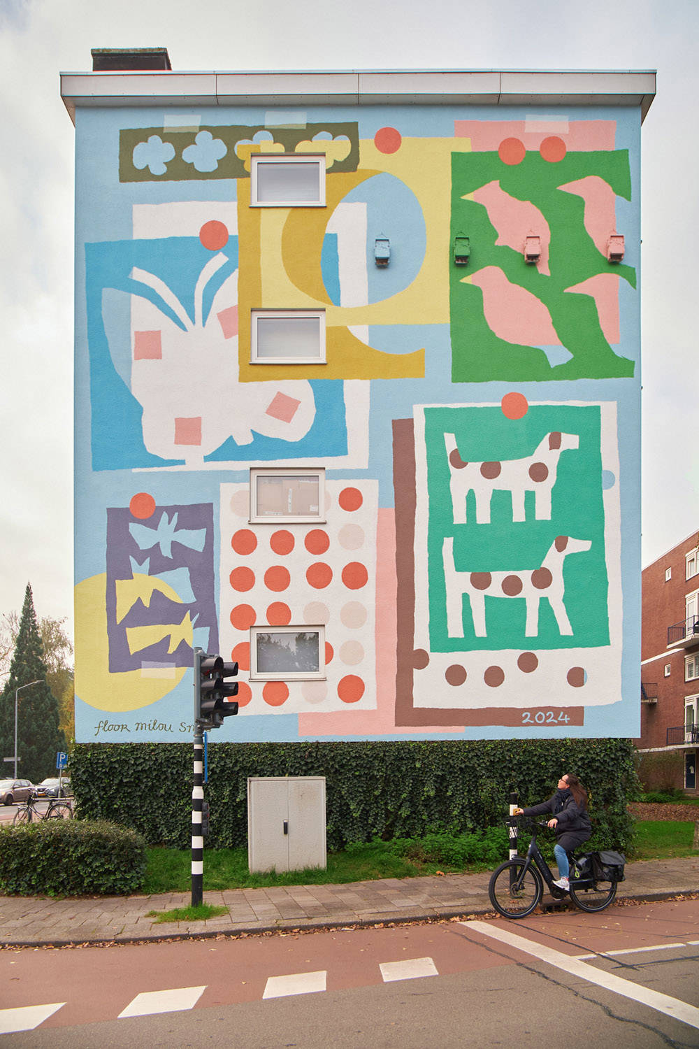 Floor Milou Smit schilderde een mural op een appartementencomplex, in opdracht van het Dordrechts Museum.